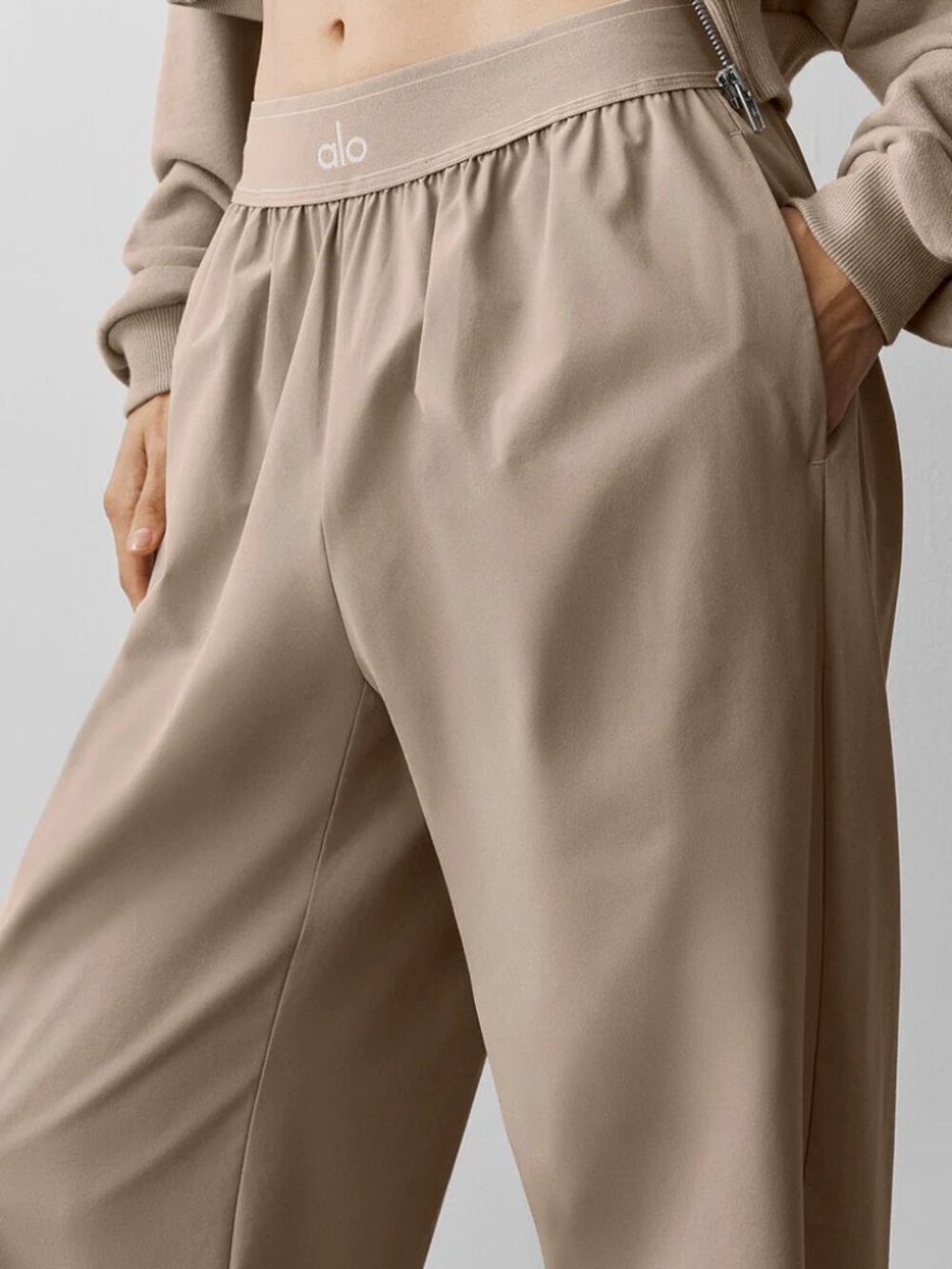 👑Alo Yoga Suit Up Trouser Gravel Color Regular 30-inch Inner Seam Length 🌟